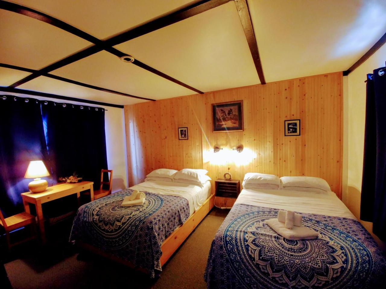 Dwight Riverside Inn Buitenkant foto
