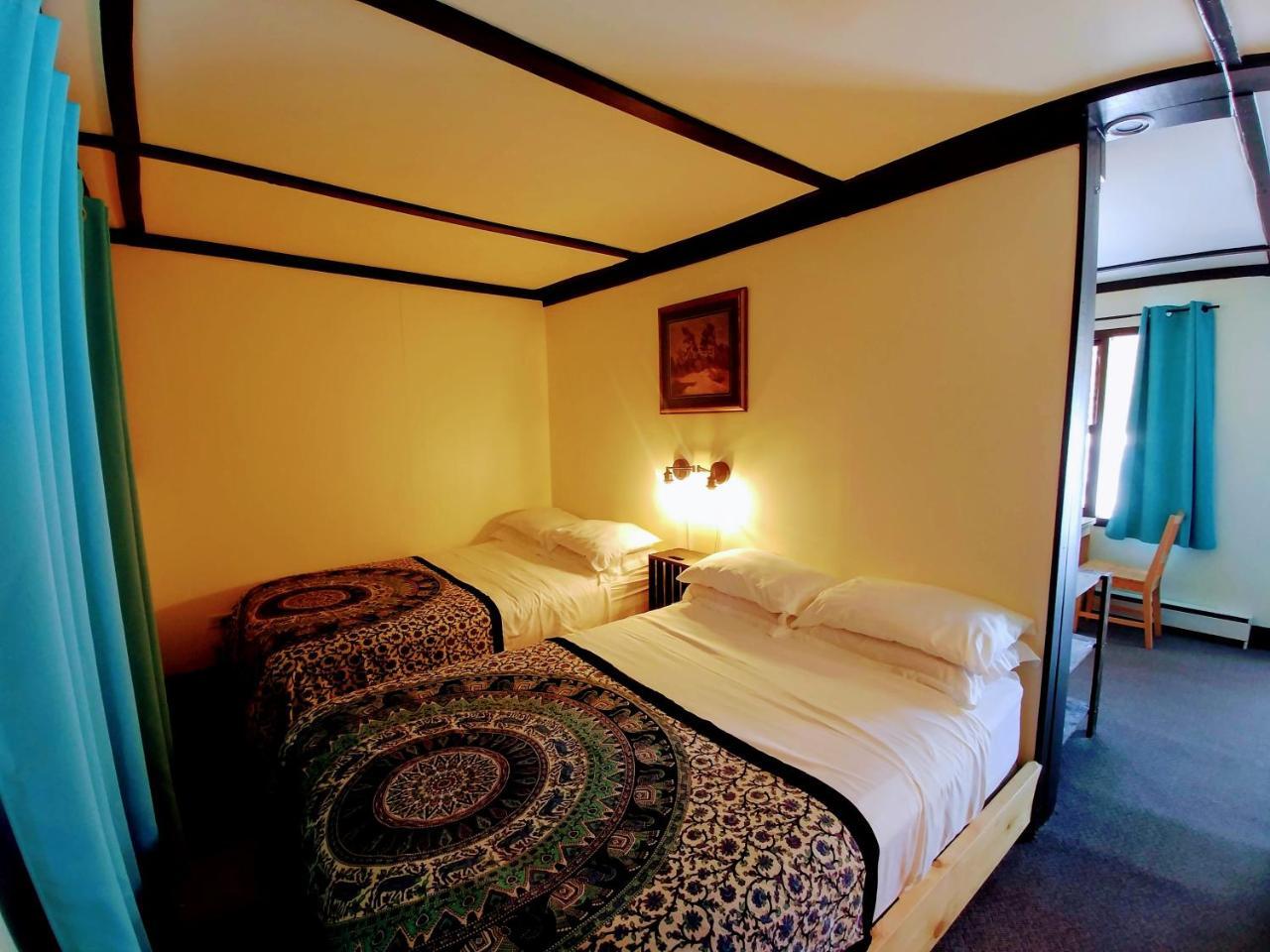 Dwight Riverside Inn Buitenkant foto