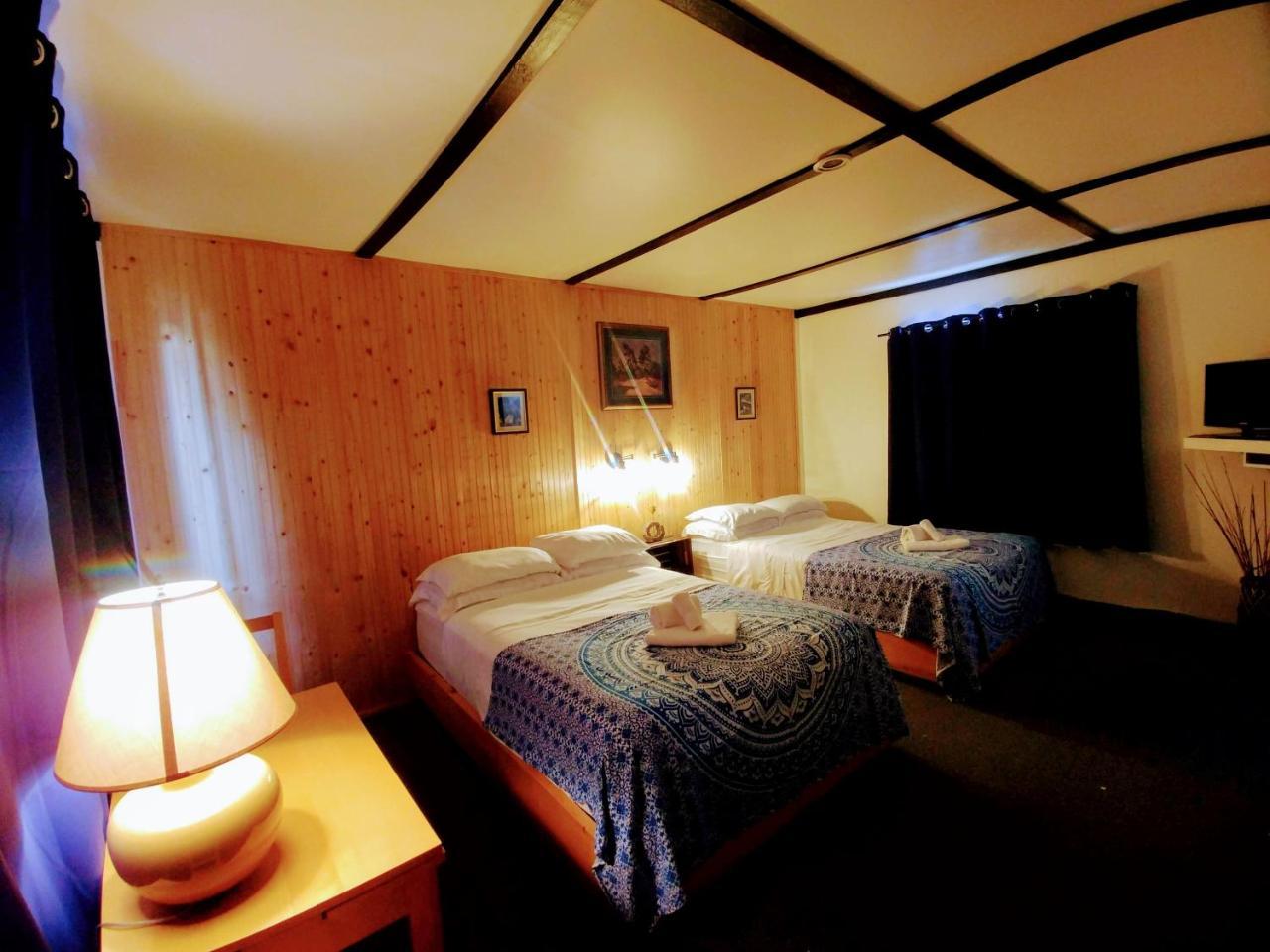 Dwight Riverside Inn Buitenkant foto