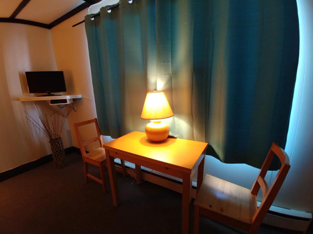 Dwight Riverside Inn Buitenkant foto