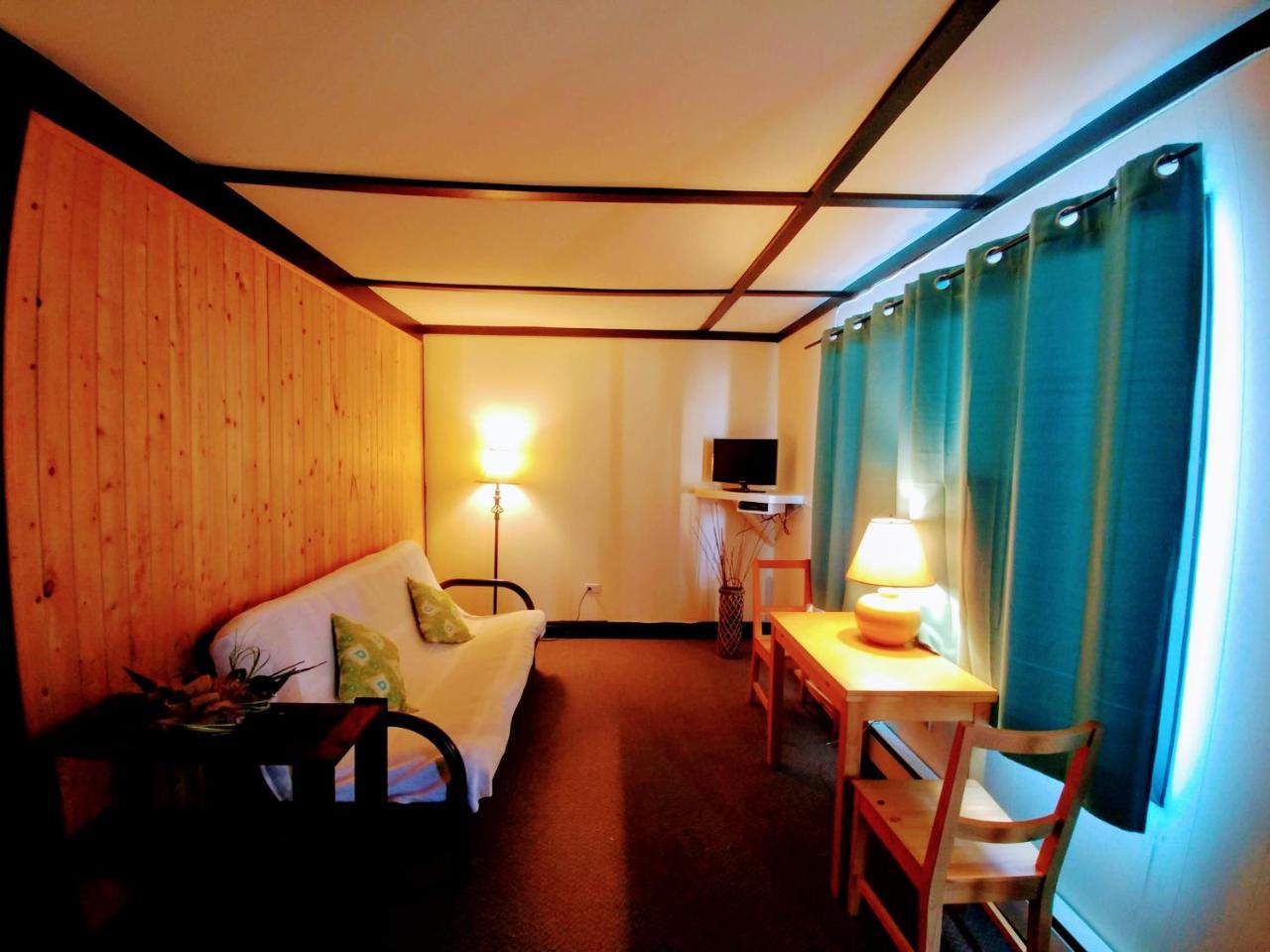 Dwight Riverside Inn Buitenkant foto